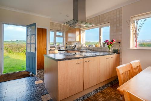 Large Kitchen breakfast room