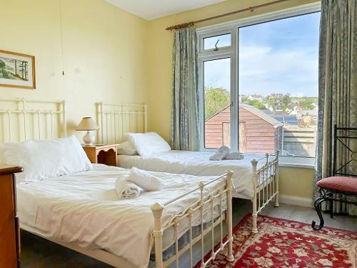 The twin bedroom with garden view