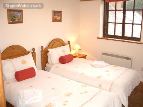 Tailors Cottage twin bedroom