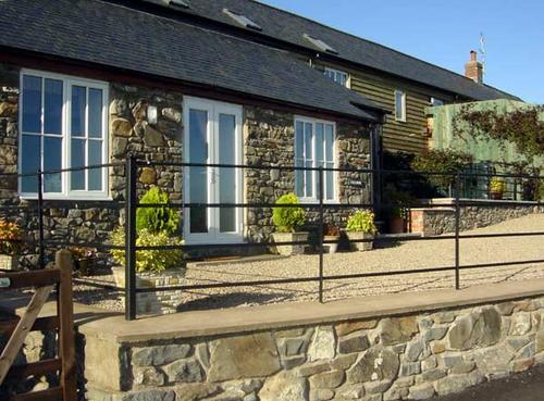 Llanoddian Isaf Cottages