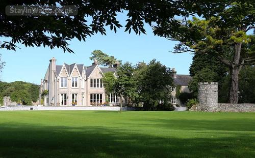 Parc-Le-Breos House
