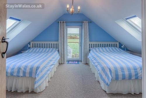 Twin bedroom