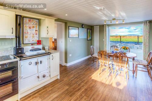 Well equipped kitchen diner.