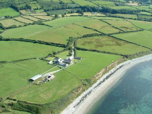 Bach Wen Farm and Cottages