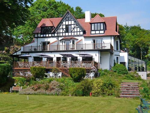 Craig y Dderwen Riverside Hotel