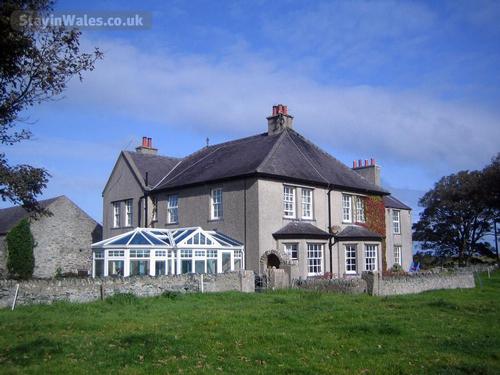 Ty Mawr farmhouse - close to beaches, cycle routes, coastal walks and lovely places to eat.