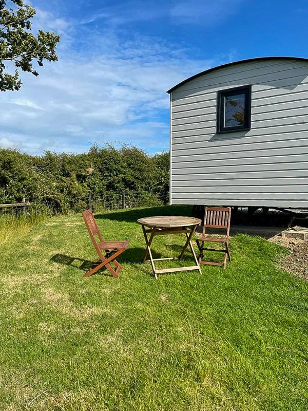 Anglesey Shepherds Hut Holiday Let - Cwt y Rhos