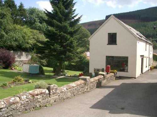 Self Catering Mid Wales Happy Union Abbey Cwmhir