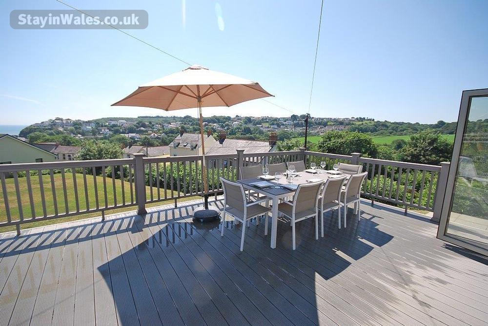 Saundersfoot Holiday Cottage with Sea Views and Hot Tub