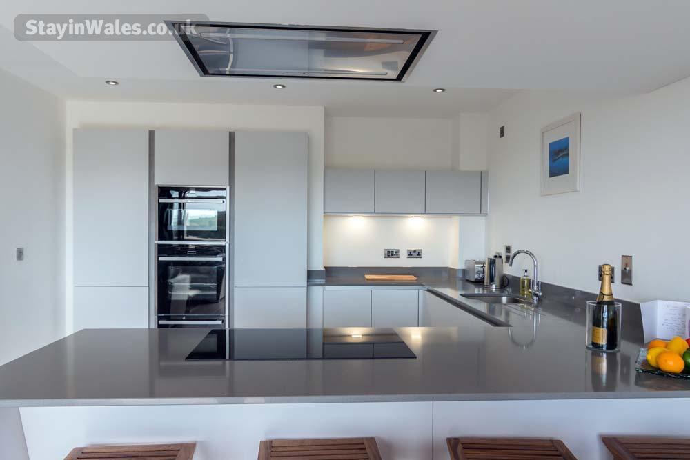 Tenby Luxury Holiday Apartment With Hot Tub