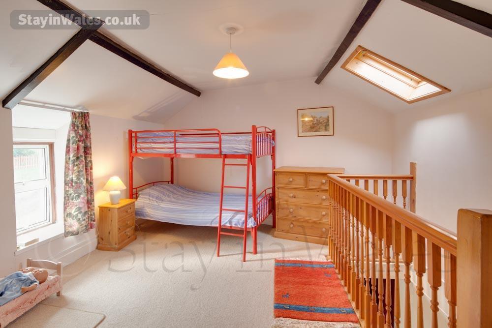 Gower Holiday Cottages The Farmers Arms, Farmers Bunk Beds