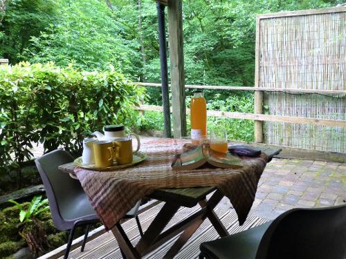 dining on the kitchen deck