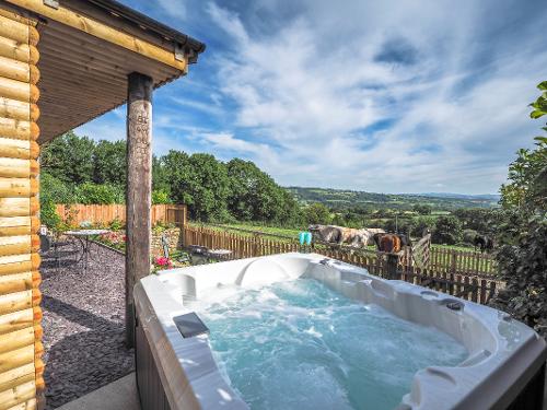 Your Luxurious Private Jacuzzi Hot Tub