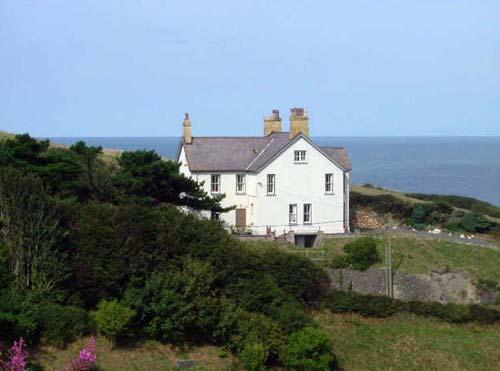 Llangrannog house with sea views