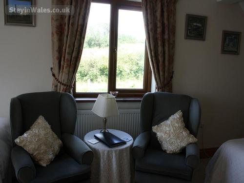 maesglas uchaf green room