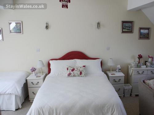 maesglas uchaf red room