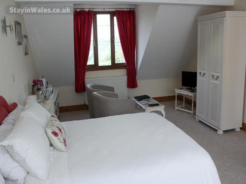maesglas uchaf red room
