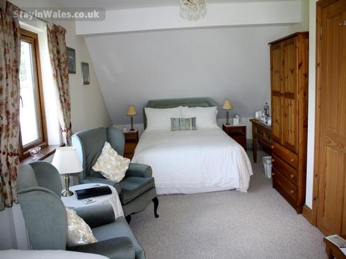 maesglas uchaf green room