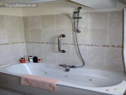 private jacuzzi bathroom