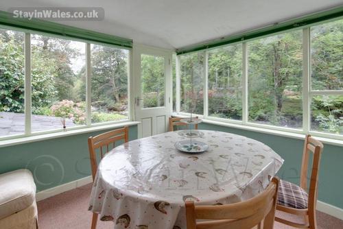 daining room with river view