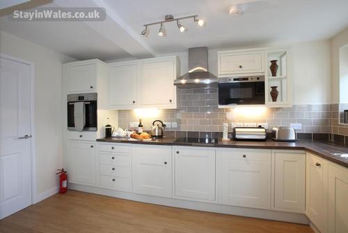 fitted kitchen