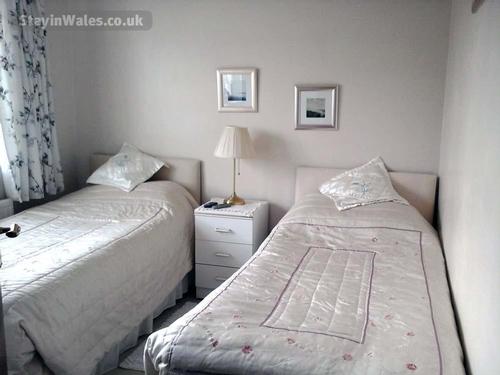 twin bedroom