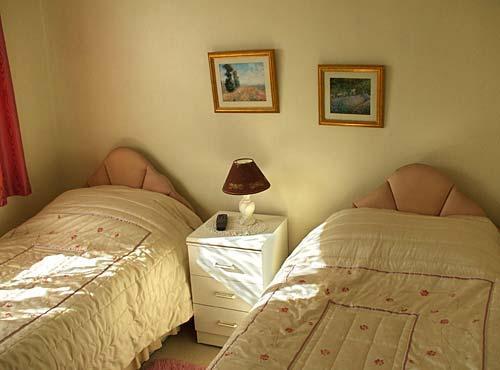 twin bedroom