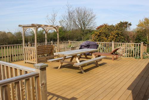 Hedgerow Decking (sleeps 12)