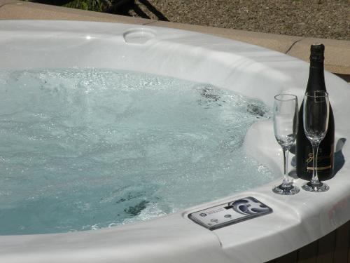 Luxurious hot tub