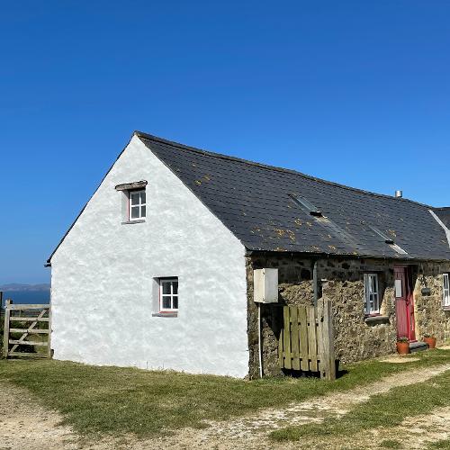 The Old Granary cottage with sea view
