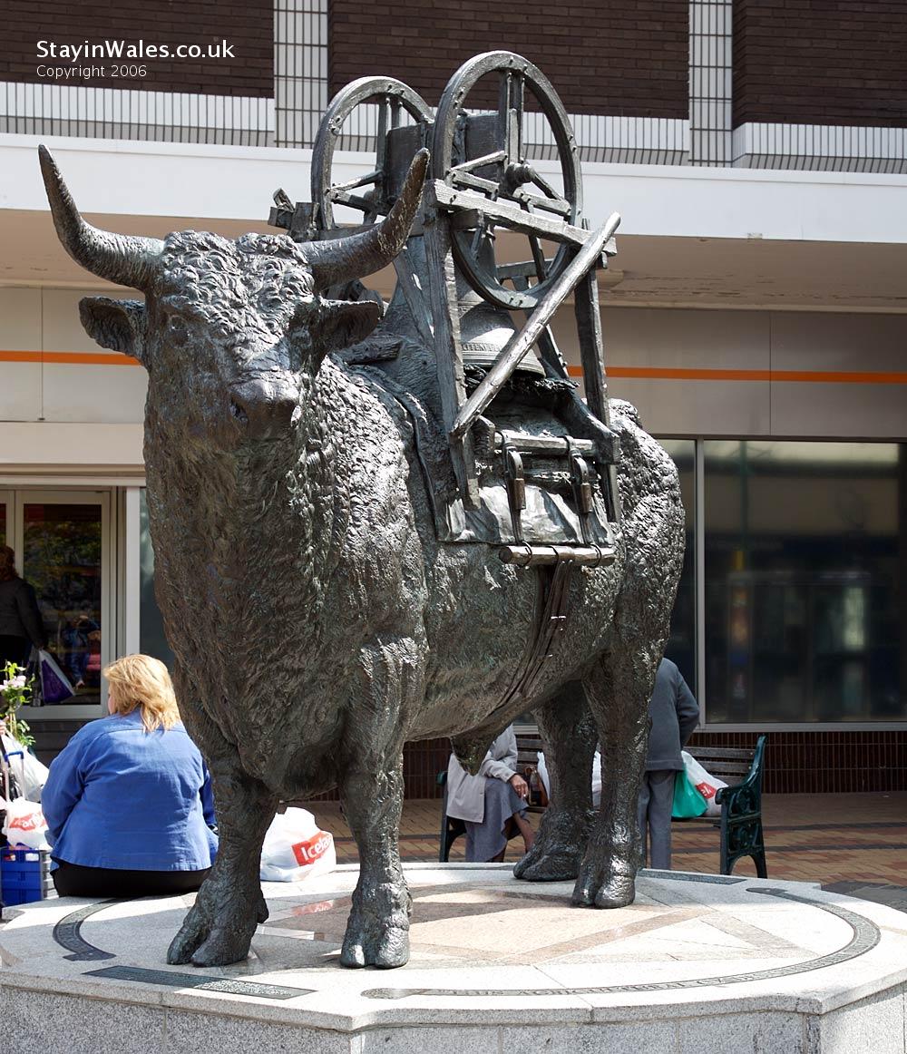 Bull sculpture Newport