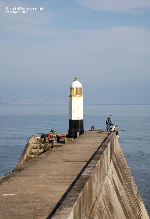Porthcawl breakwater lighthouse