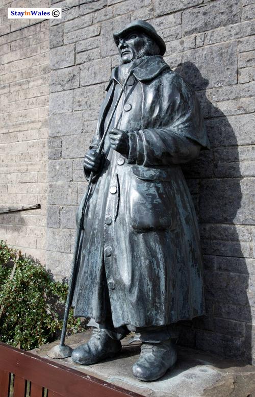 Statue of a drover at Llandovery