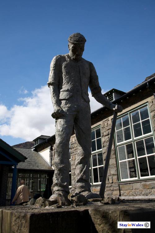 Statue of a Navvy who worked on the Elan Valley dams