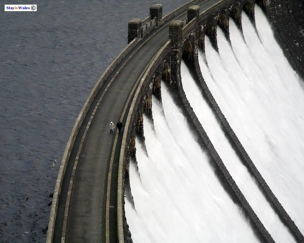 Claerwen dam overflowing in Winter storm